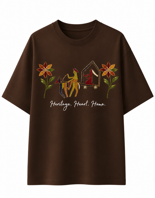 Heritage-inspired women's oversized t-shirt with artistic front print